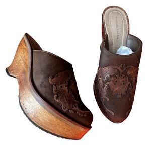 Matisse Clogs Women’s SZ 8 Laser Cut Appliqué Design Brown Leather Wood Heel EUC